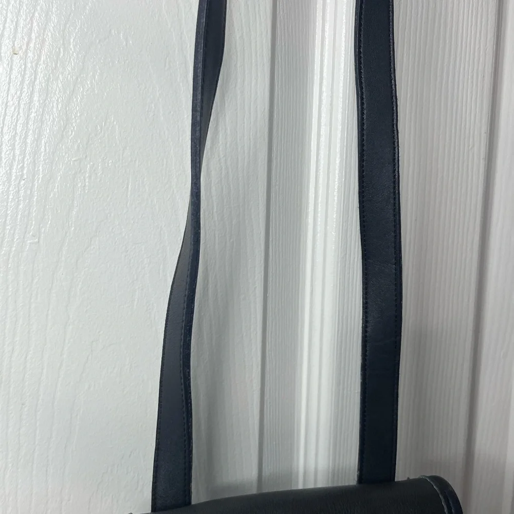 Coach Navy Leather Crossbody Bag with Gold Clasp - Picture 11 of 13